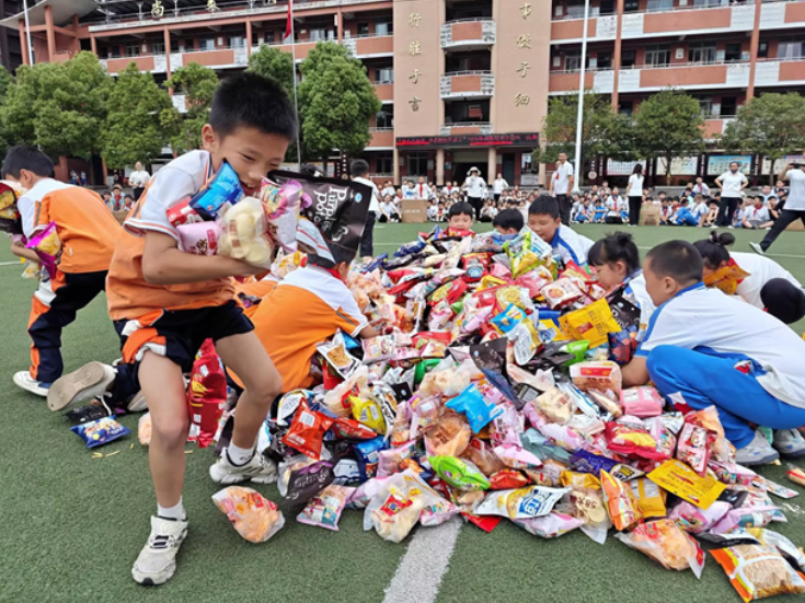 童心向阳趣飞扬 新晃兴隆小学开展六一趣味主题活动