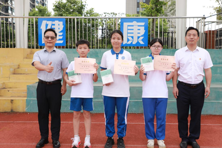 新华书店助力书香校园建设·附中凌云“我是讲书人”视频拍摄活动落幕