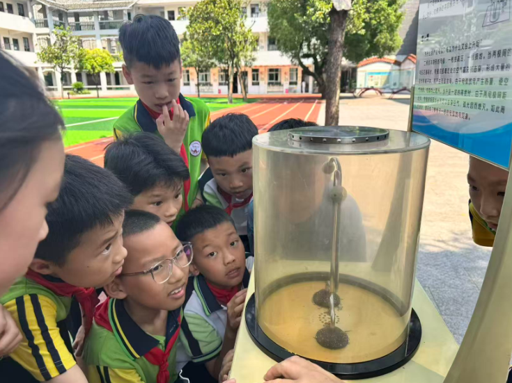 吉首市乾城小学：科普大篷车进校园 点亮少年科学梦