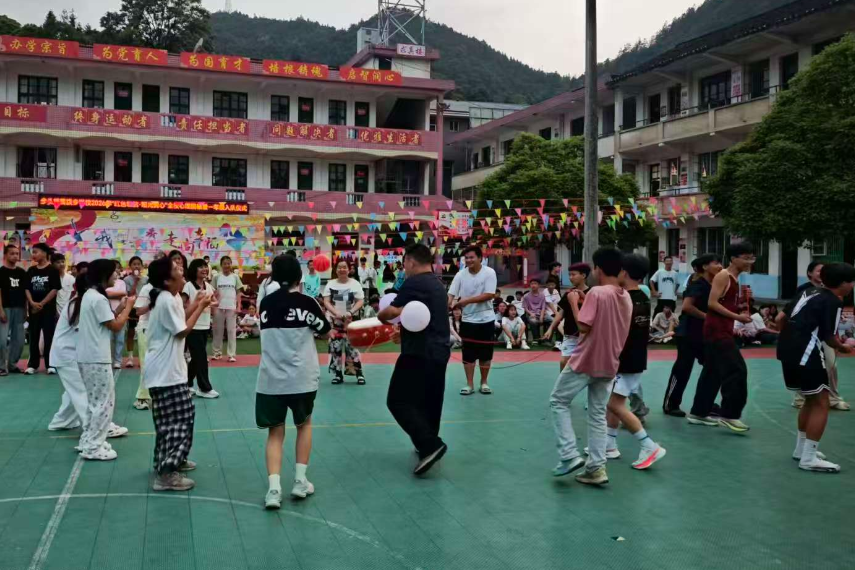 新晃步头降苗族乡学校：红色力量励志 趣味团辅润心