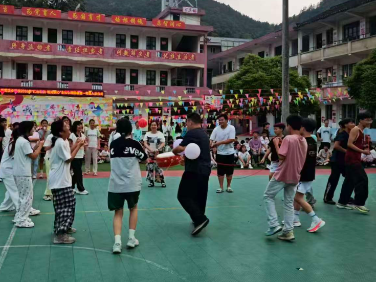 新晃步头降苗族乡学校：红色力量励志 趣味团辅润心