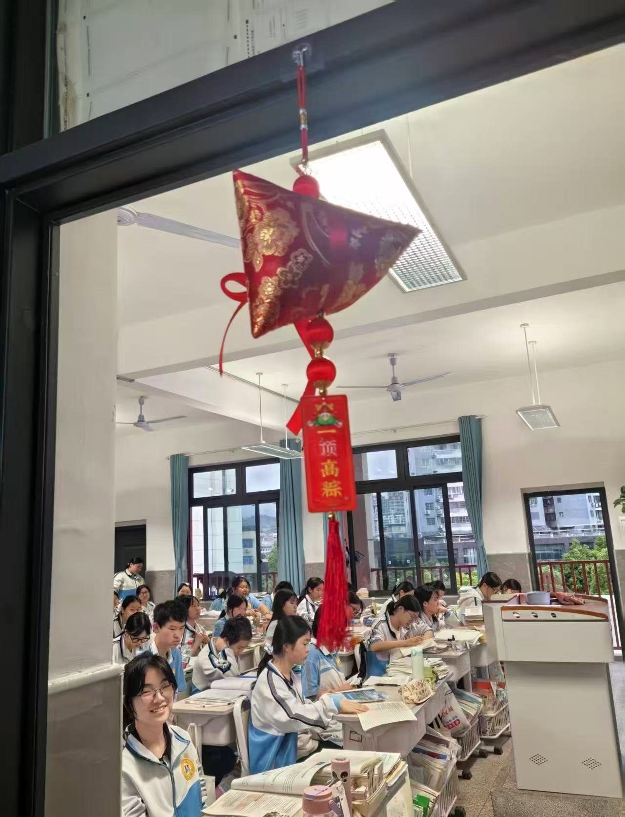 新晃一中暖心激励高三备考学子(1)_QQ浏览器图片提取_2.jpg