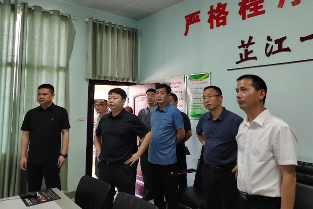 芷江：县委书记梁志平督导检查高考准备工作