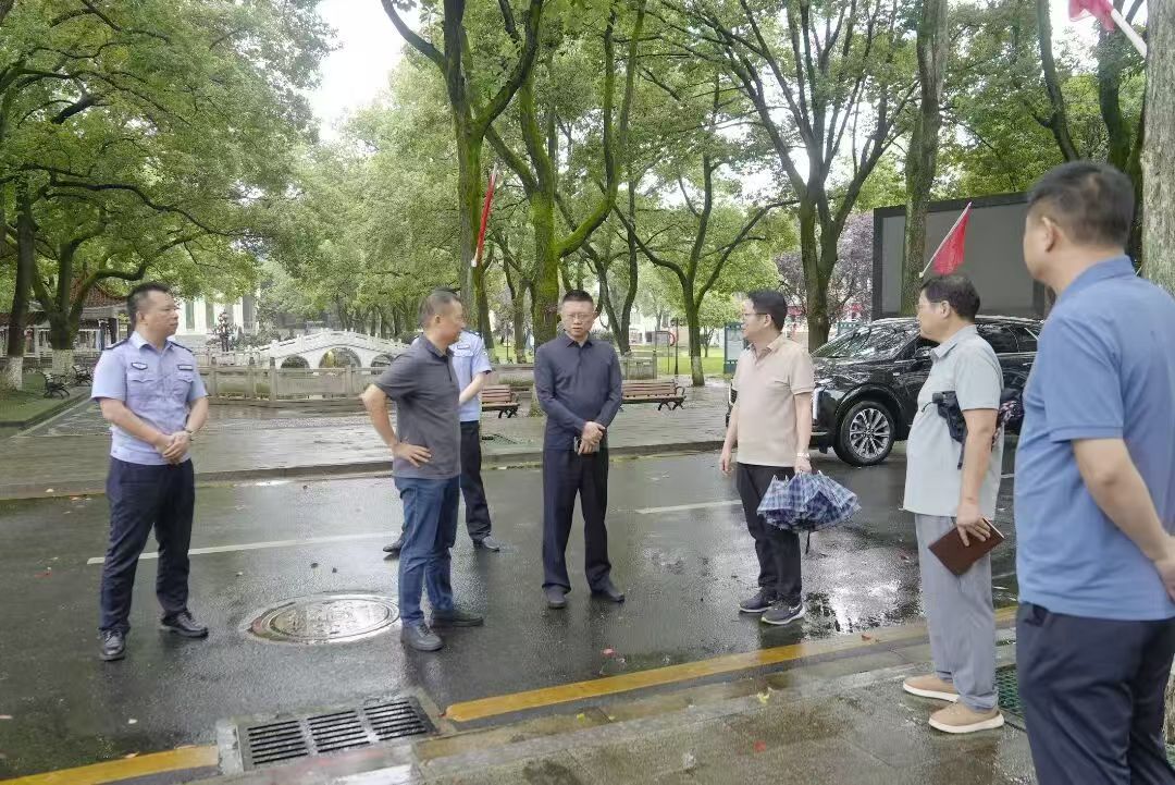 常德市鼎城区：副区长吴张督导检查高考考点安保工作_QQ浏览器图片提取_1.jpg