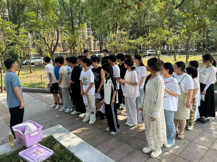 石门六中：“踩点”探考场 安心赴高考
