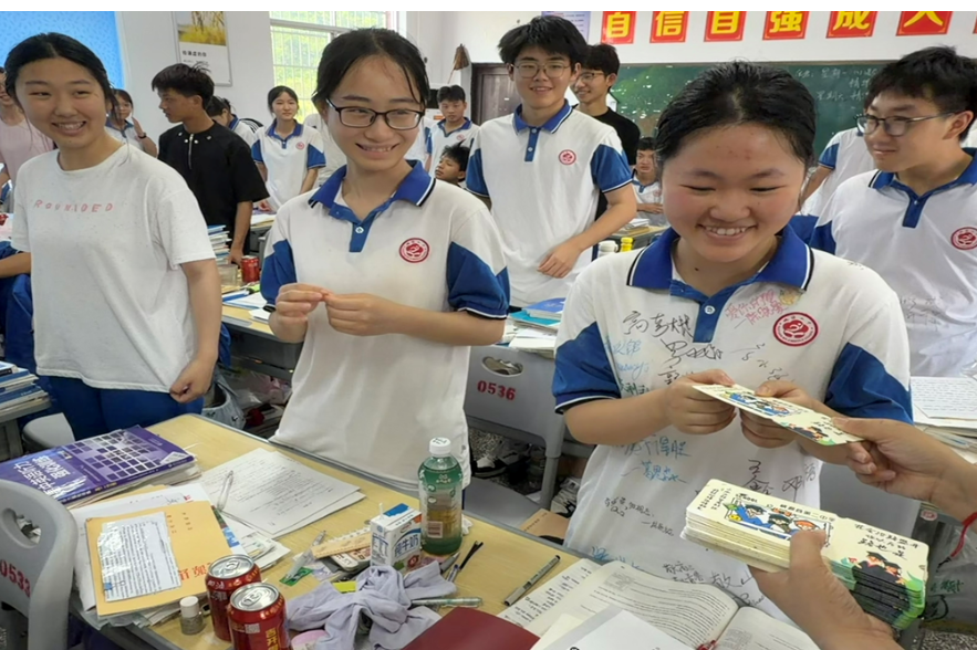一纸一物寄期许 桃源二中暖心助考