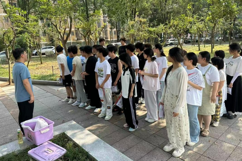 石门六中：“踩点”探考场 安心赴高考
