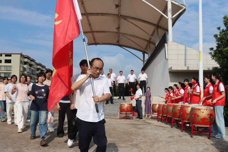 温情送考暖人心 衡南九中举办送考仪式