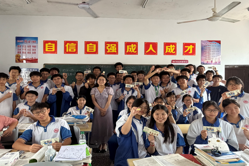 桃源二中：暖心谢师礼表感恩之情