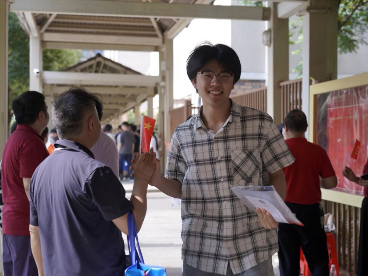湘阴县洋沙湖中学：温情护航，让考生从容奔赴高考考场