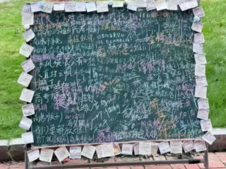 汨罗三中：学弟学妹温情送祝福  为学长学姐加油助威