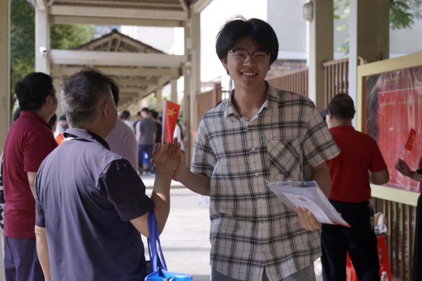 湘阴县洋沙湖中学：温情护航，让考生从容奔赴高考考场