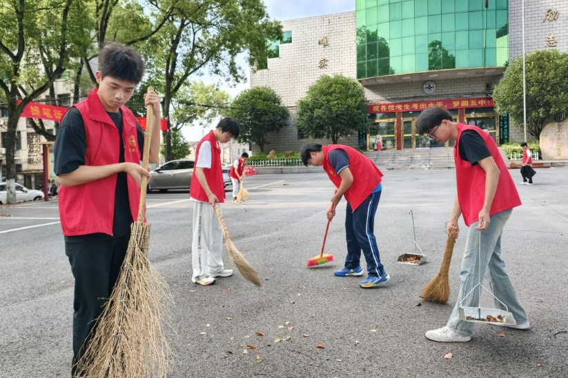 温暖护航，衡南五中志愿者为考生倾情服务
