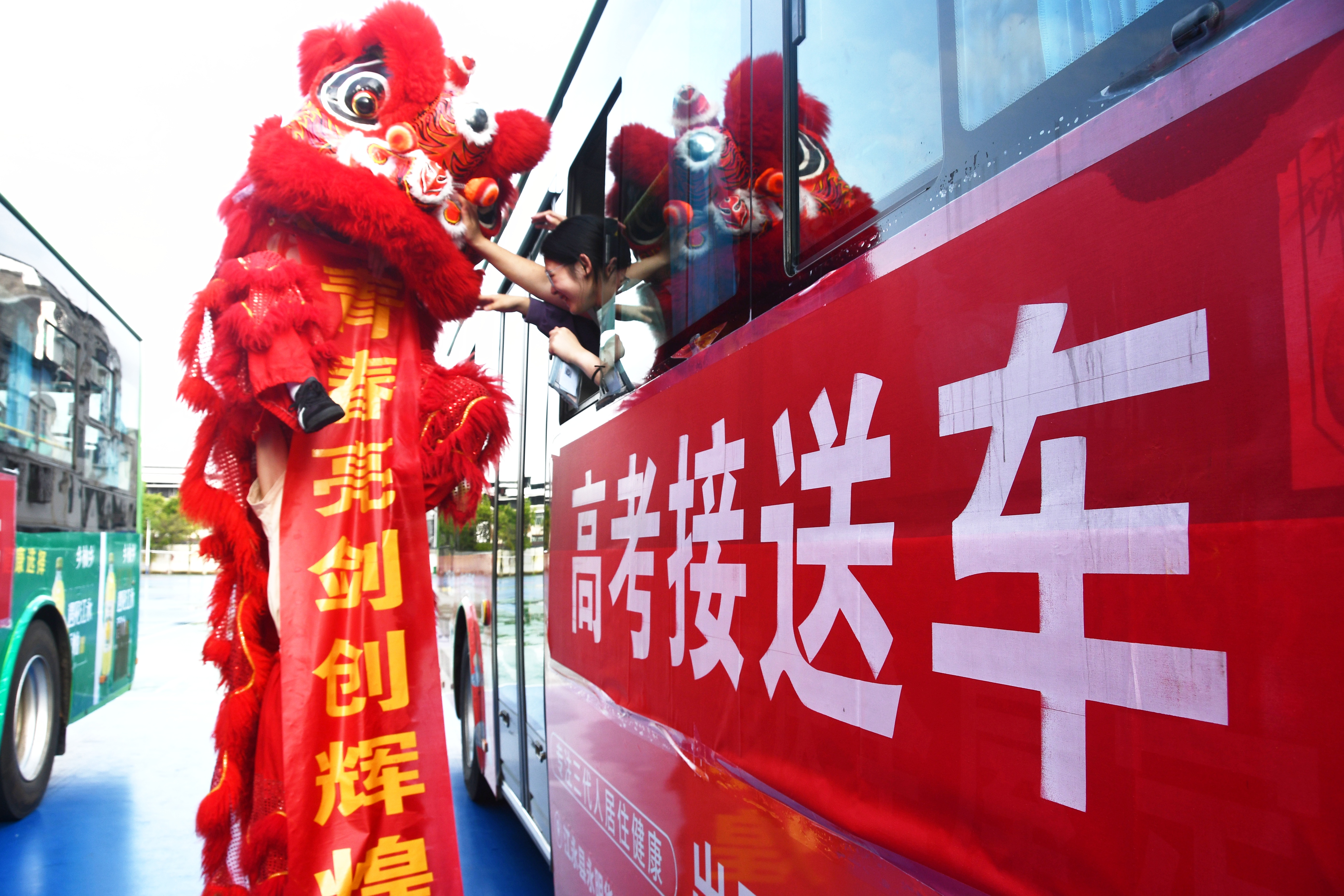 2026年高考拉开帷幕 江永县三中 暖心送考（田如瑞）_QQ浏览器图片提取_4.jpg