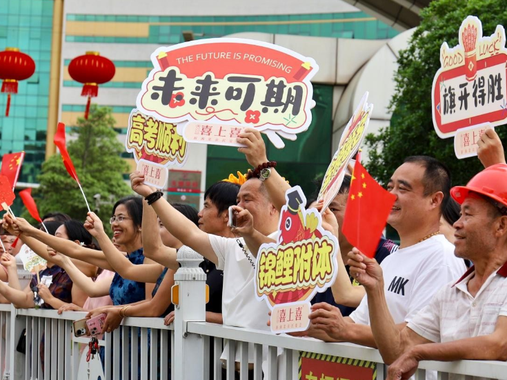 高考首日，临武2834名学子执笔逐梦