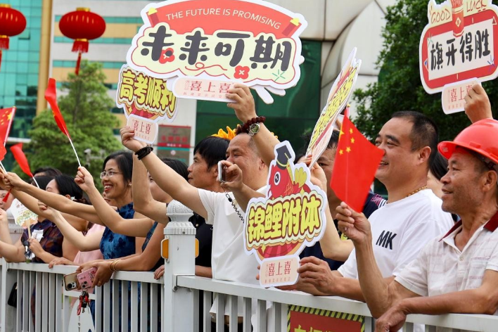 高考首日，临武2834名学子执笔逐梦