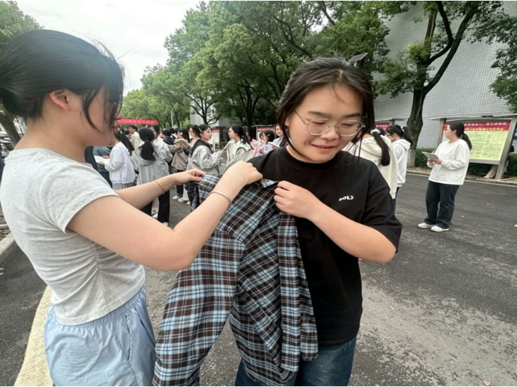 石门瑜远中学：来自老师的“体温”驱散天气的阴冷