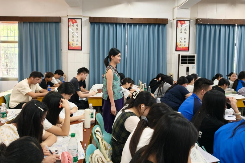 衡南五中：带队老师暖心陪伴 倾心守护学子追梦