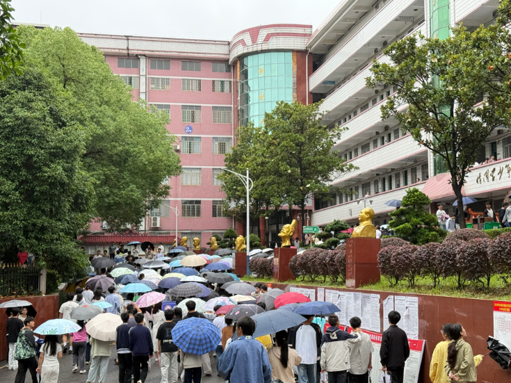 邵东十中：细雨绵绵育温情 玉兰芬芳护高考