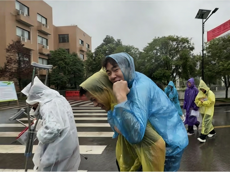 辰溪：细雨伴逐梦 温情护前行 各界暖心护航高考