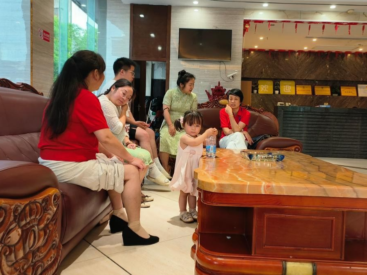 全员守护  温暖同行 ——邵东三中“硬核后援团”暖护高考