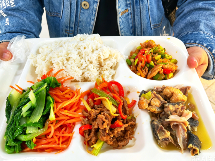 芷江：“食”力助考 暖意随行