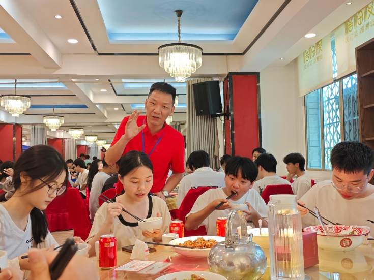 邵东七中：将学生的“吃住”放心尖上