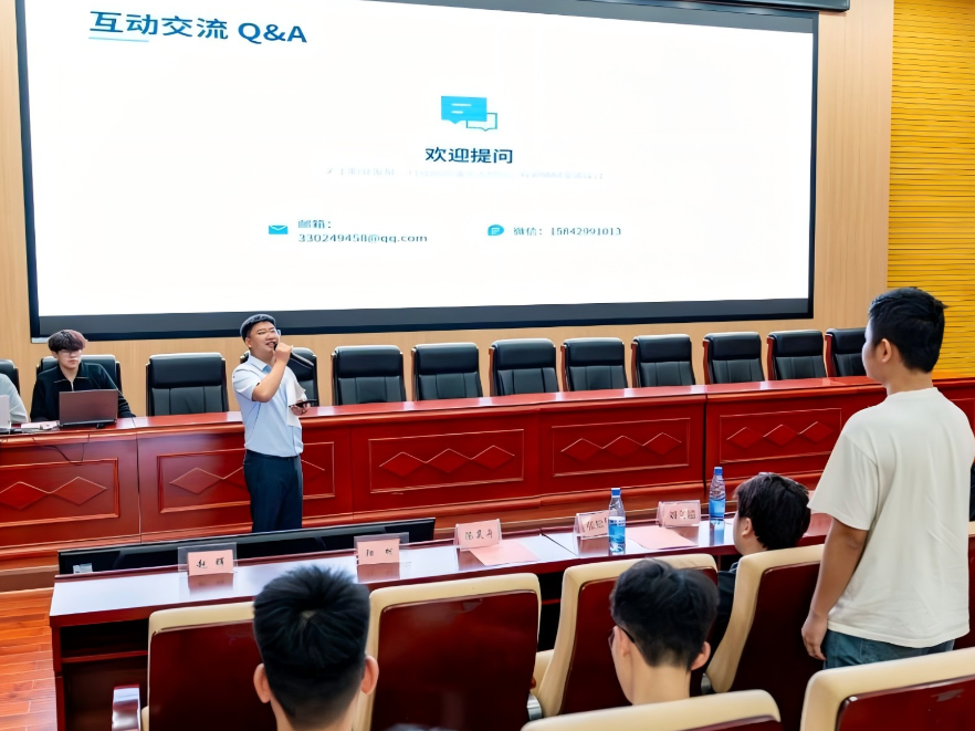 “平民英雄”陈佳校友与湖南工学院电信学子话成长