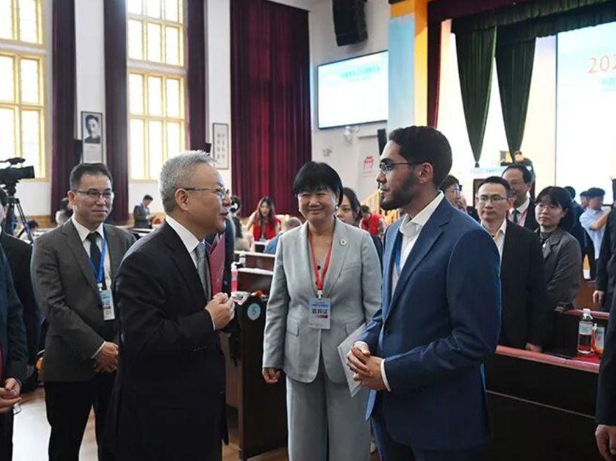 2026年中美青年卫生健康对话在长沙举行 沈晓明致辞