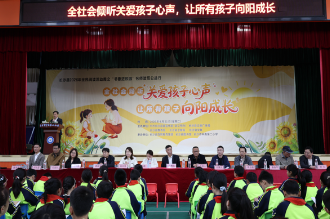 长沙县“书香进校园”名师读写公益行活动走进中南第二小学