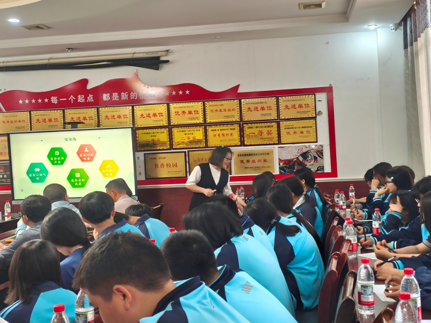 温暖童心，护航成长，永顺县第二中学开展关爱学生活动