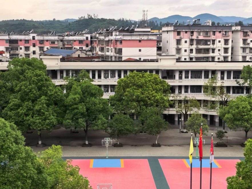 新晃：提质旧楼焕新彩  扩容增位惠民生
