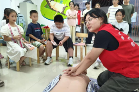 南华大学护理学子赴社区开展“急救+助学”双讲堂