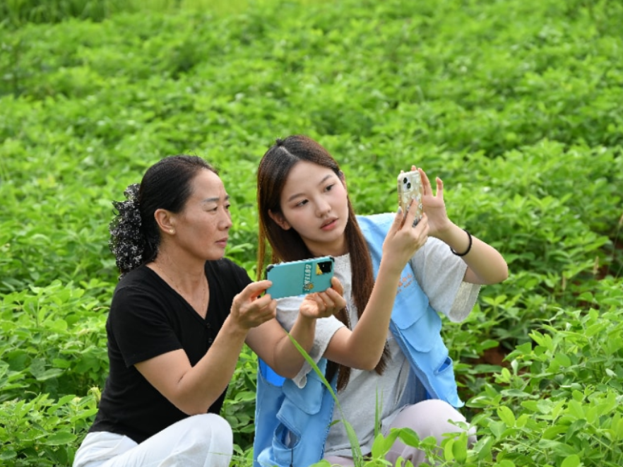 湖南城市学院编制手册培育乡村农民主播