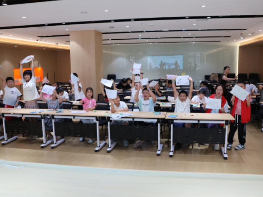 湘潭大学：巧手塑江豚，童声答碧水