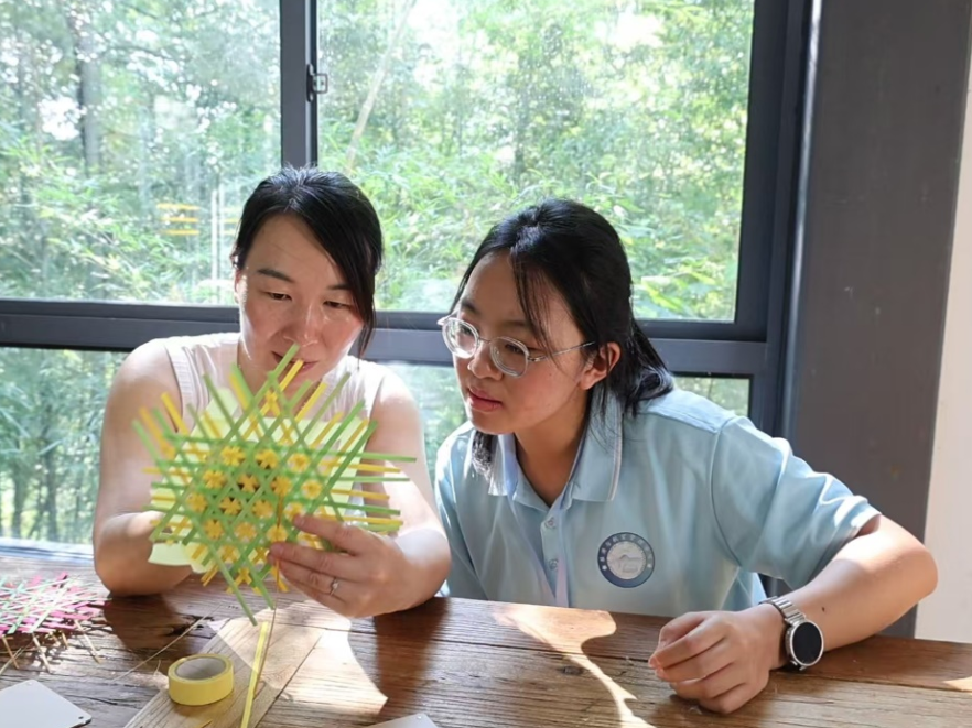 湖南女子学院学子以影像为媒为青山竹编“传声”