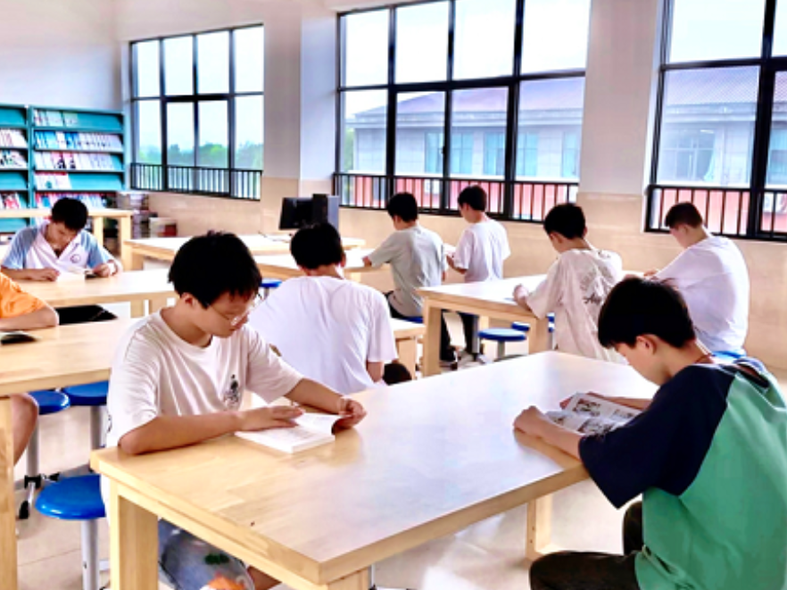 祁阳市成功举办“爱·悦·读”二十四节气“立秋”“校屋共读”活动