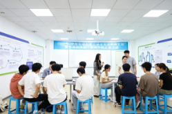 长沙理工大学建成省内首个AI生涯实训体验中心
