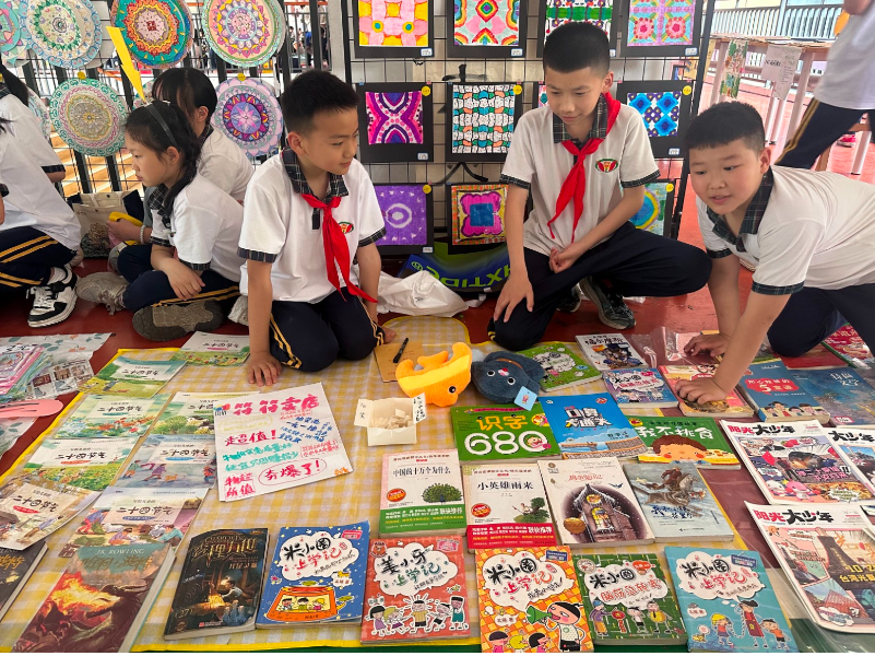一册旧书传暖意满园书香启慧思，武陵区莲花池小学“跳蚤书市”活动圆满落幕