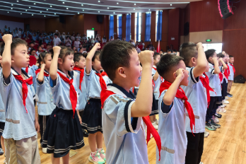 新晃思源实验学校：红领巾心向党，新队员启新程