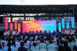  湘潭理工学院举行2026年毕业典礼 325名优秀毕业生各获颁30克重纯银纪念章