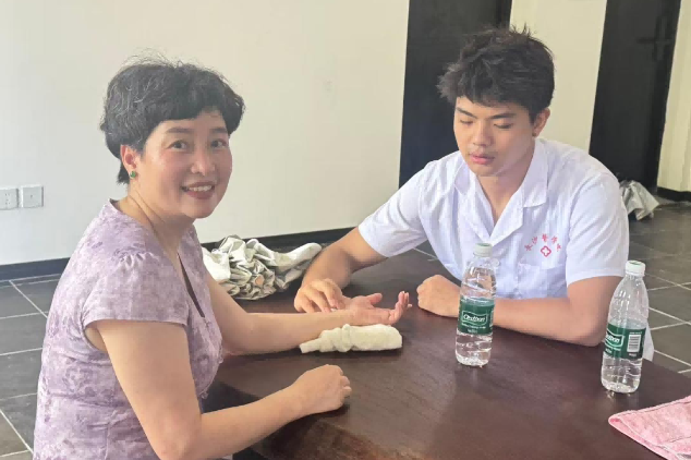 长沙医学院：古祠深处送健康  仁心仁术正青春