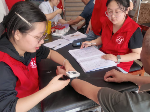南华大学学子扎根卫生院“练兵”，护航银发族健康