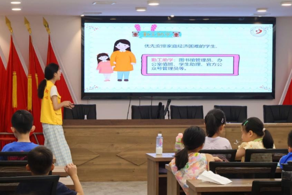湖南城市学院实践团三下乡进社区 趣味课堂护航少年成长