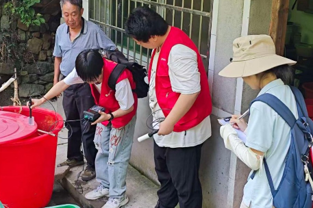 湖南城市学院学子赴安化下乡调研 校企联动守护乡村饮水安全