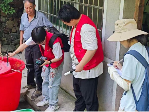 湖南城市学院学子赴安化下乡调研 校企联动守护乡村饮水安全