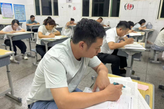 衡阳市衡南九中开展教师业务水平考试