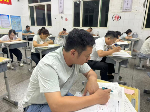 衡阳市衡南九中开展教师业务水平考试