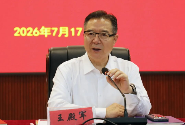 清华大学教授王殿军来新化资江学校开展专题讲座
