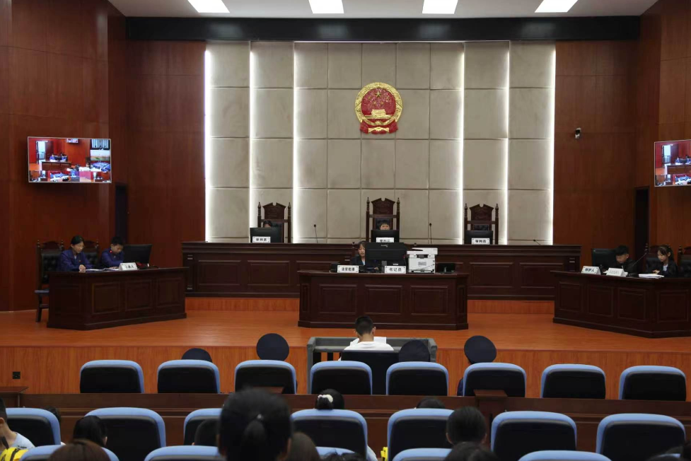 张家界市武陵源区：模拟法庭点亮少年法治梦